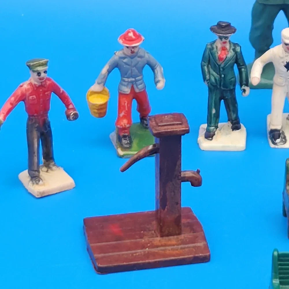Vintage Toy‎ Figurines Park Bench Train Water Pump Baby Solder Pig Cow Horse